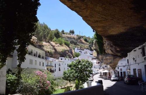 Setenil de las Bodegas Apartment | La Casa Del Rio