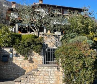 Caprino Veronese Apartment | La casa in collina