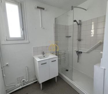 Monplaisir Apartment | La Casa Jungle, 3 bedrooms, Angers