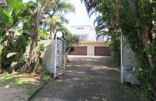 uMlalazi House | La Casa Karina is located on Blythedale Beach on the Dolphin Coast
