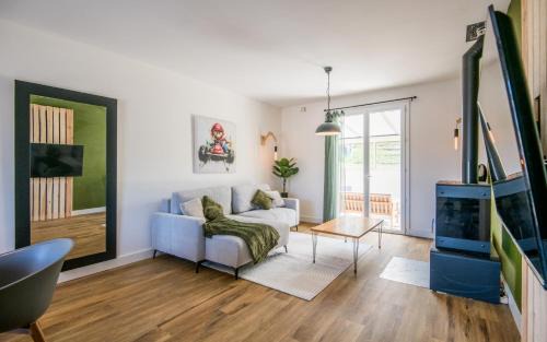 Salles-Curan House | La Casa Lucas - Clim, Wifi, Lits XL, Jardin & Lac