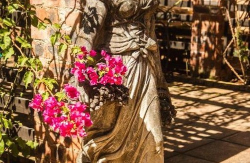 Hillcrest House | La Casa Nostra Villa Rose Garden Amore