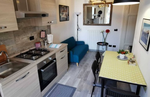 Laveno Apartment | La casa sul porto: Inverna, vacation apartment in Laveno, 2 steps from the lake