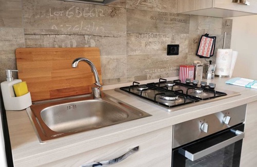 Laveno Apartment | La casa sul porto: Inverna, vacation apartment in Laveno, 2 steps from the lake