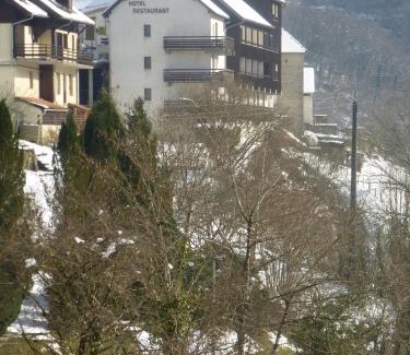 Mouthier-Haute-Pierre Hotel | La Cascade