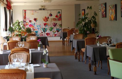 Mouthier-Haute-Pierre Hotel | La Cascade