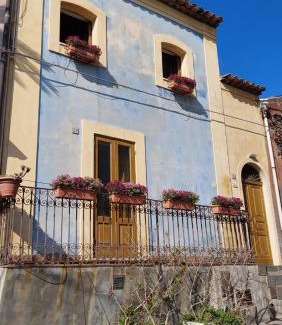 Aci Castello House | La Casetta Azzurra