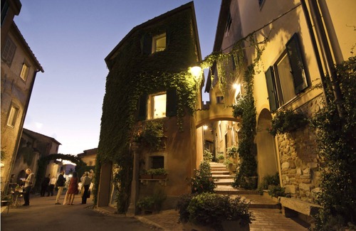 Lajatico Apartment | La Casetta di Borgo, L'Albero. Modern attic with view on hills and village
