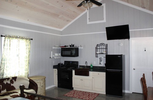 Fredericksburg Apartment | La Casita Azul at Amelia’s Casitas- Beautiful Country Setting Close to Town