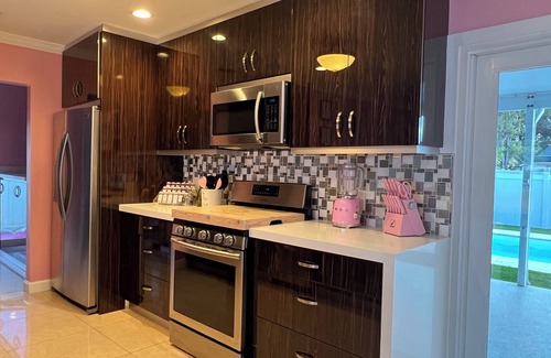 Boulevard Heights House | La Casita de Bere - 3BR house with pool in Hollywood.