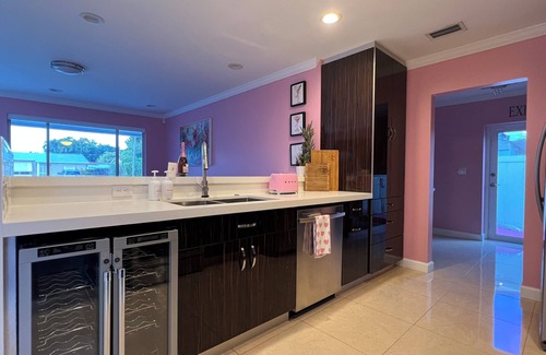 Boulevard Heights House | La Casita de Bere - 3BR house with pool in Hollywood.
