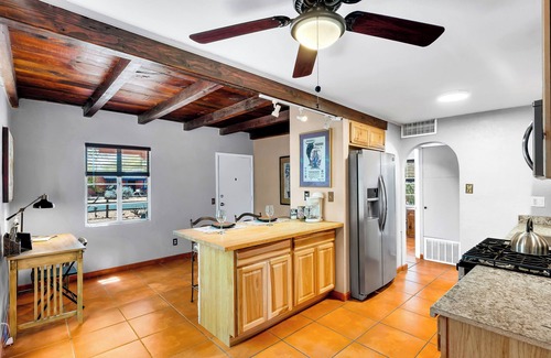 Peter Howell House | “La Casita Encantada” All the Charm & all the Amenties for a Long or Short Stay!
