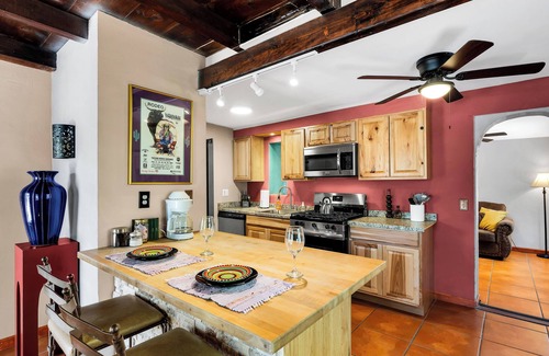 Peter Howell House | “La Casita Encantada” All the Charm & all the Amenties for a Long or Short Stay!