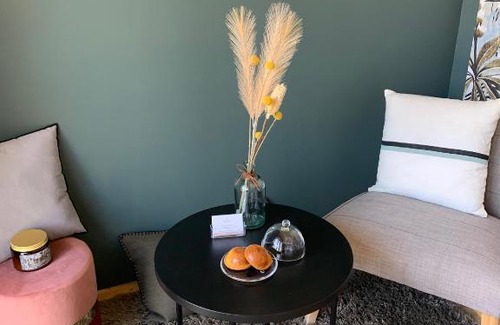 Porte des Pierres Dorees Bed & Breakfast | La Casita