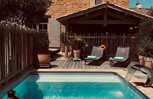 Porte des Pierres Dorees Bed & Breakfast | La Casita