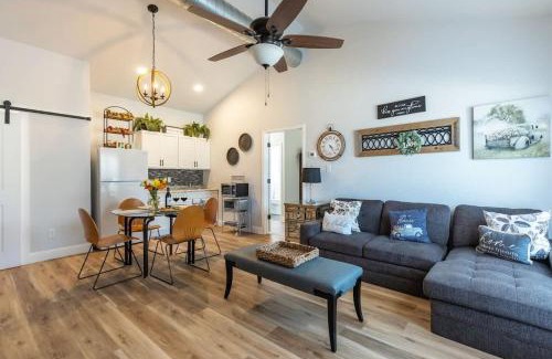 Fredericksburg House | La Casita: Hot-tub & Firepit, 15 min to Fred!
