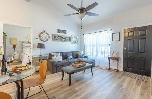 Fredericksburg House | La Casita: Hot-tub & Firepit, 15 min to Fred!