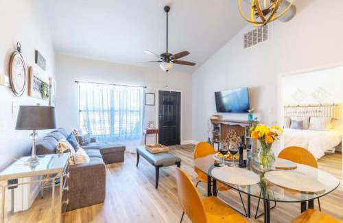 Fredericksburg House | La Casita: Hot-tub & Firepit, 15 min to Fred!