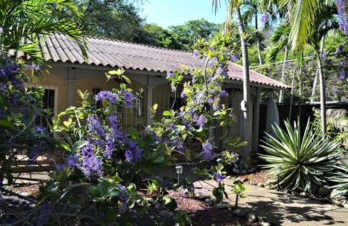 Playa Hermosa Cottage | La Casita Private garden view beachfront