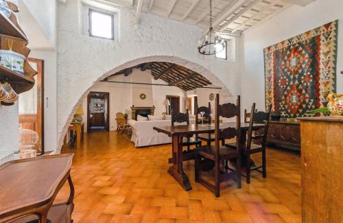 Lake Bracciano Apartment | La Castellana Charming Home in the Medieval Borgo