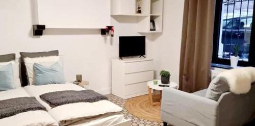 Saint-Laurent Apartment | La cave de Nana
