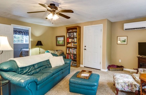 La Center Apartment | La Center Vacation Rental w/ Deck & Hot Tub Access