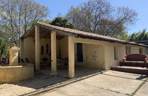Saint-Maximin Cottage | La Cervezanne Self-catering cottage in Mas du Gavot Uzès