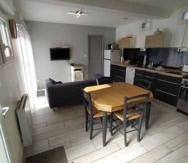 Jullouville House | La Chaloupe gites de mer