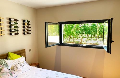 Gueberschwihr Bed & Breakfast | La Chambre aux Bouteilles - Domaine GUETH - Vins d'Alsace et oenotourisme