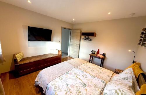Gueberschwihr Bed & Breakfast | La Chambre aux Bouteilles - Domaine GUETH - Vins d'Alsace et oenotourisme