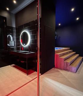 Quartier du Port Apartment | La Chambre d'Anastasia
