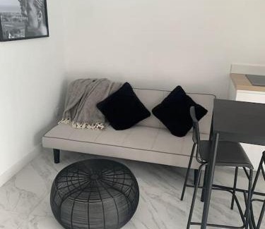 Arras Apartment | La chambre de Flore