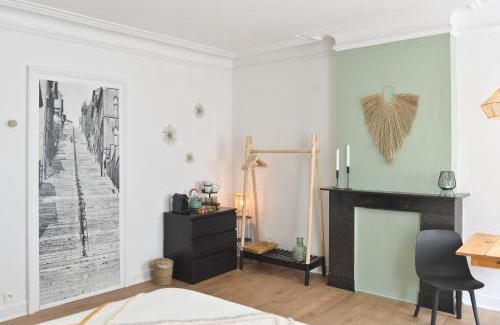 Saint-Laurent Bed & Breakfast | La chambre de Sam - Chambre lit 180 avec SDB privée proche centre ville