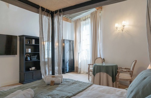 Rochemaure Bed & Breakfast | La chambre des Remparts Romantique