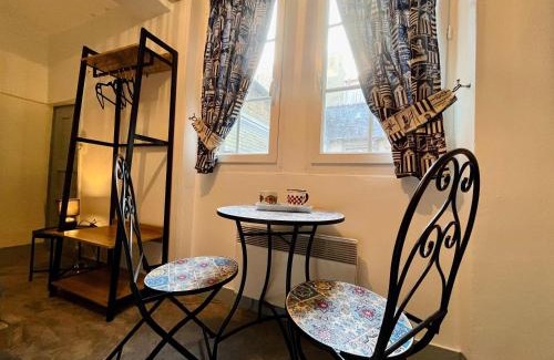 Carentan Hotel | La Chambre du Chateau - Center of Carentan