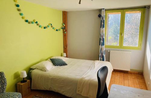Saint-Sulpice Bed & Breakfast | La chambre du Tilleul de la Tarte Qui Flette