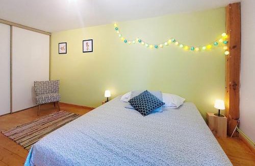 Saint-Sulpice Bed & Breakfast | La chambre du Tilleul de la Tarte Qui Flette