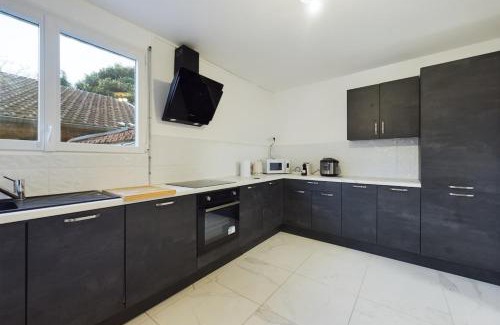 Romilly-sur-Seine House | La Champenoise - Private Garden with Covered Patio