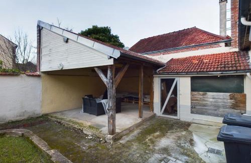 Romilly-sur-Seine House | La Champenoise - Private Garden with Covered Patio