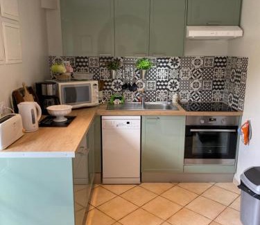 Canouville House | La charetterie