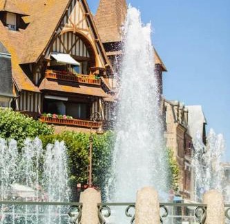 Deauville City Centre House | La charmante maison blanche