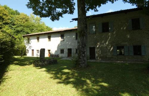 Le Pin House | LA CHARTREUSE DE LA SYLVE BÉNITE family home