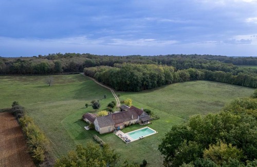Sainte-Alvere-Saint-Laurent-les-Batons Bed & Breakfast | La chaumière