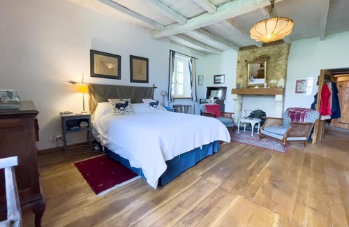 Sainte-Alvere-Saint-Laurent-les-Batons Bed & Breakfast | La chaumière