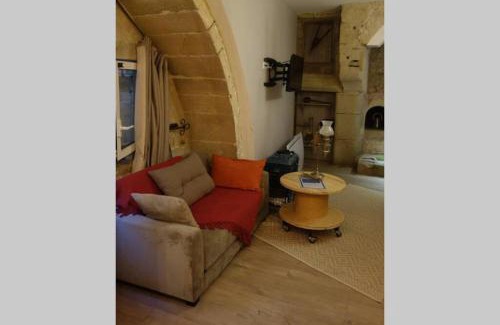 Romans-sur-Isere Apartment | La Chaumière, studio, authentique, fibre, BedinShop