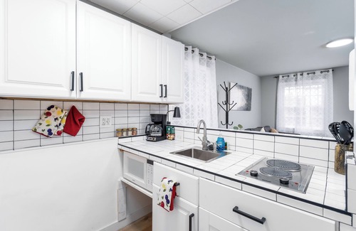 Elysian Heights Apartment | LA Chic Studio: Echo Park Haven