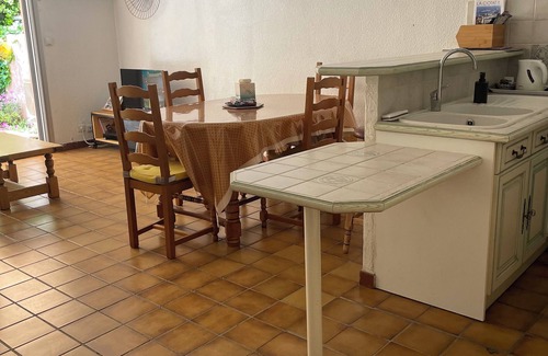 La Ciotat Apartment | La ciotat, parking pool air conditioning 10 min walk to the sea