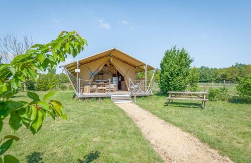 Saires Ski Chalet | "La Clairière" safari lodge tent