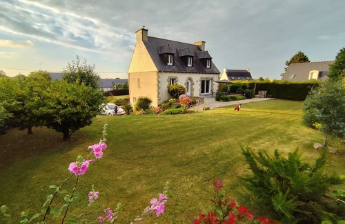 Plouezec House | La clé des falaises, located by the sea, discover the cliffs of Brittany
