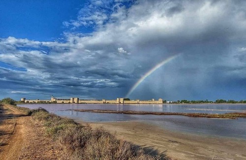 Aigues-Mortes Medieval City Bed & Breakfast | La COCARDIERE Room Breakfast included House SOL en CIEL